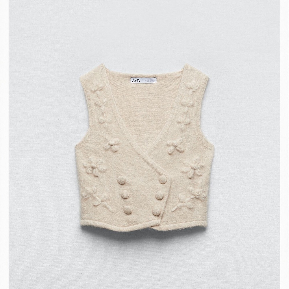 Knitted sweater vest